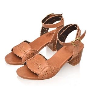 NWT ELF Paloma Leather Heel Sandals